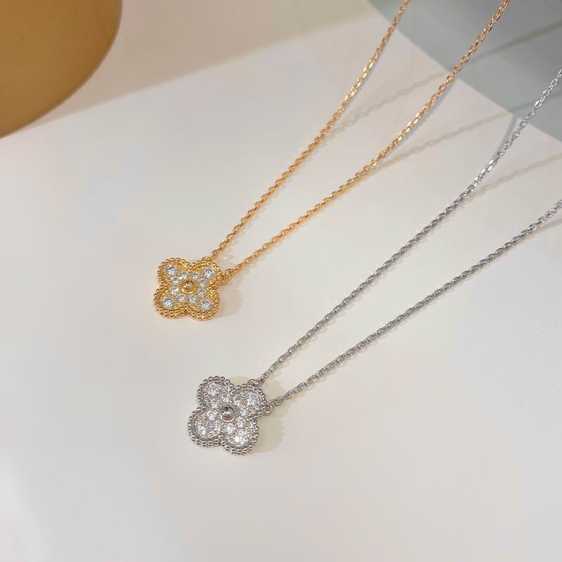 Van Cleef & Arpels necklace 12yxq19